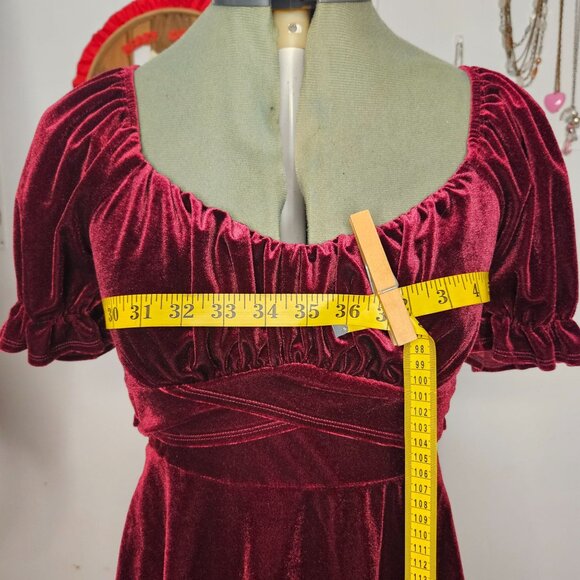 Juniors vintage whimsical renaissance princes high waisted burgundy velvet midi - Picture 4 of 9
